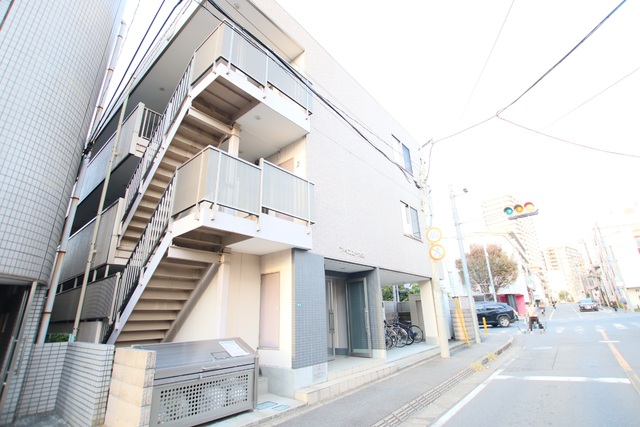 建物外観　★鉄骨造３階建てマンション★