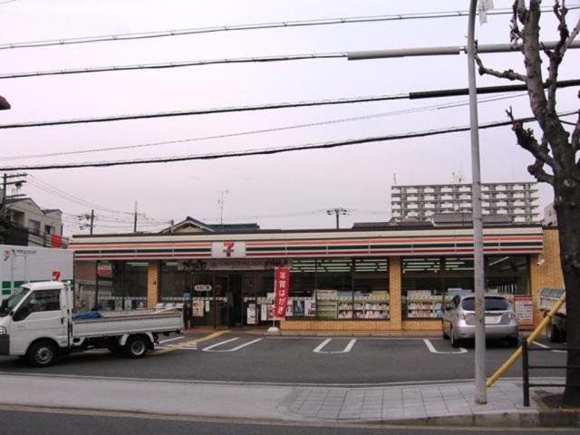 コンビニ　セブンイレブン（コンビニ）まで667m