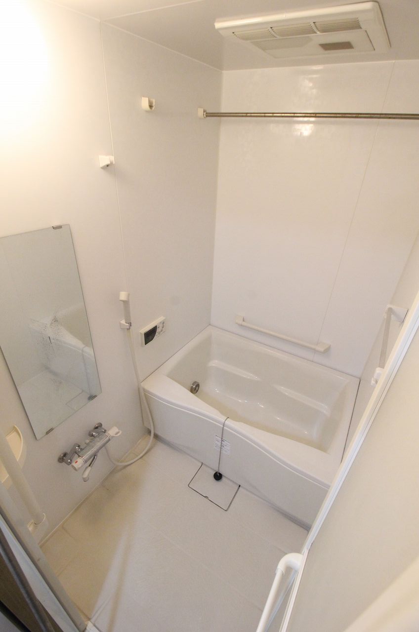 バス・シャワールーム　別の部屋の写真です