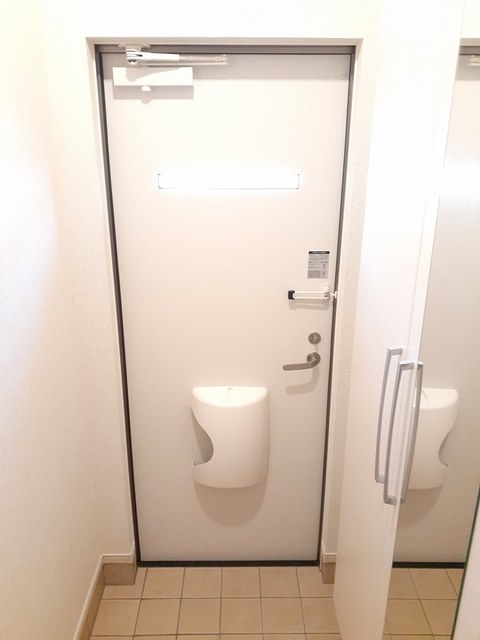 玄関　※写真は同シリーズ類似物件を含む為現況優先とさせて頂きます