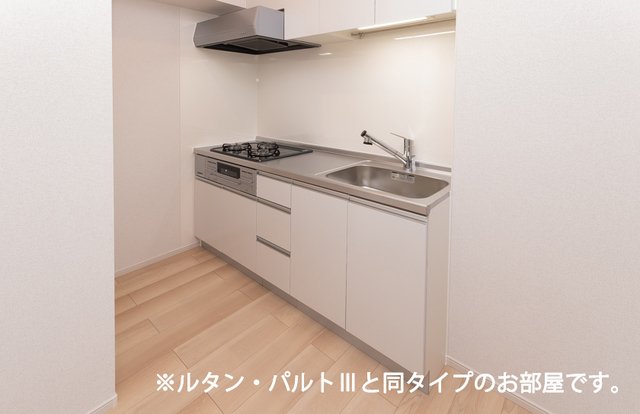 キッチン　浄水器あり、３口コンロで料理好きにもおすすめ☆