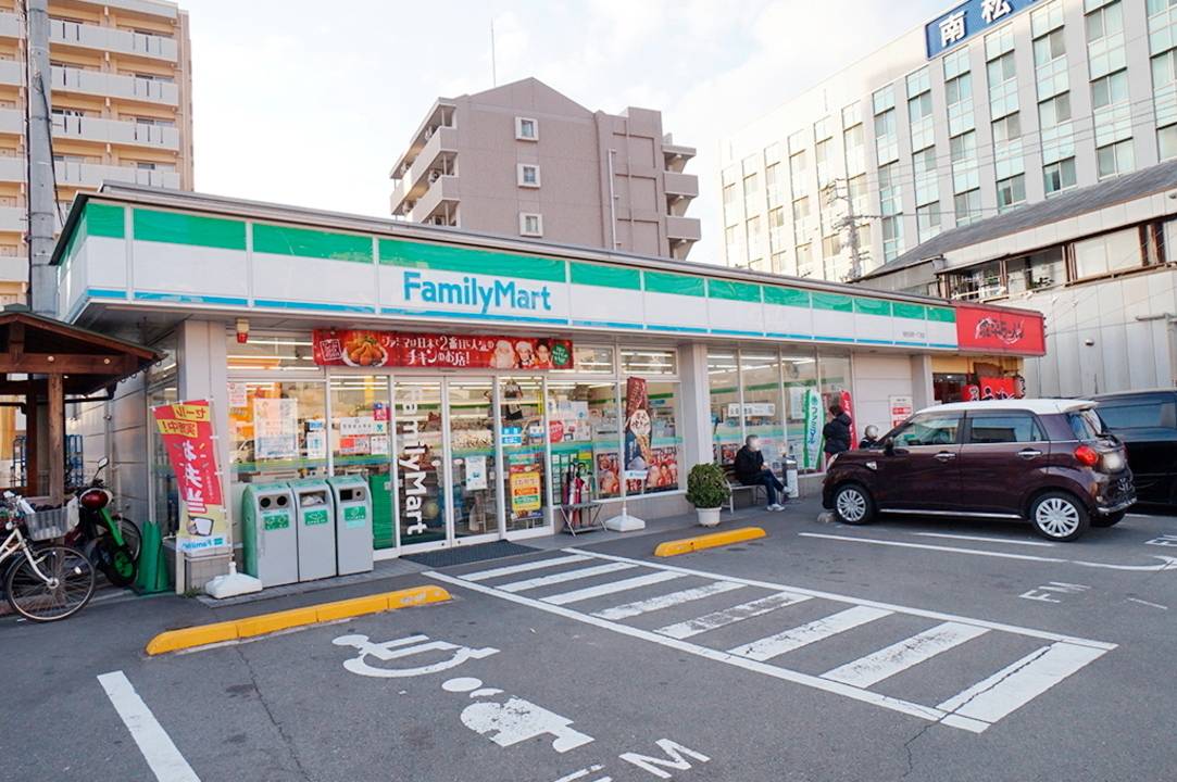 コンビニ　ファミリーマート松山立花二丁目店（コンビニ）まで410m