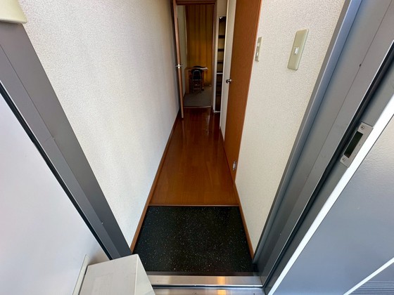 玄関　※別部屋の写真です