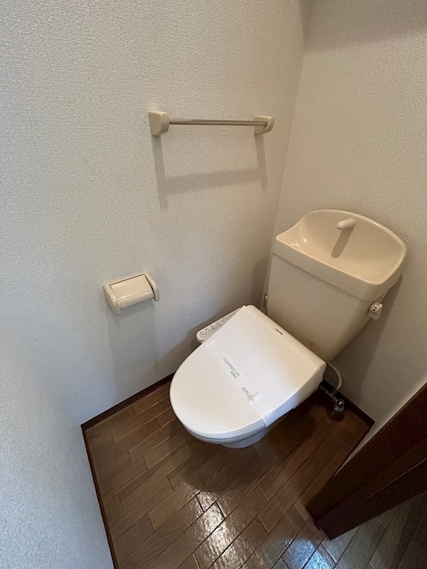 トイレ　別部屋参考写真となります。