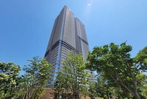建物外観　地上４８階建地下１階付