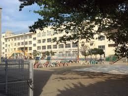 小学校　市川市立塩焼小学校（小学校）まで520m