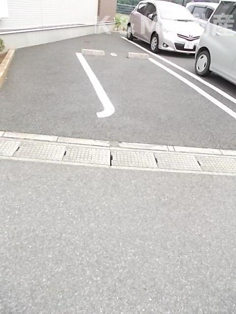駐車場　駐車場に車を止められます