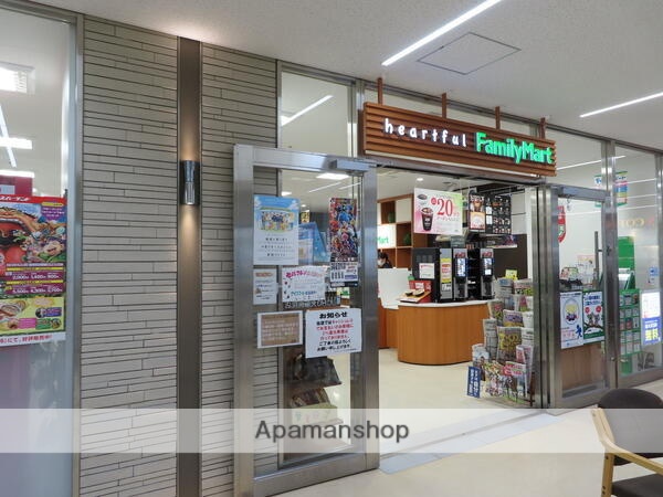 コンビニ　ファミリーマート（コンビニ）まで358m