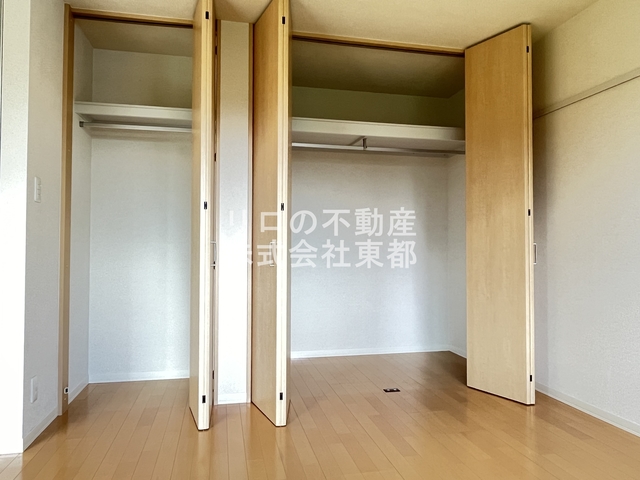 収納　増えがちな荷物をスッキリ収納できる大きめクローゼットです♪
