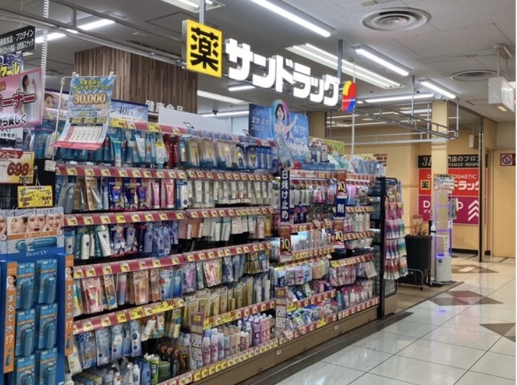 ドラックストア　サンドラッグ長原東急店（ドラッグストア）まで383m
