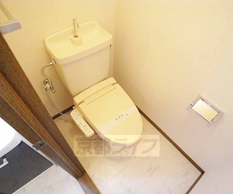 トイレ　ウォシュレット付です