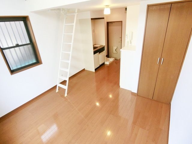 居室・リビング　☆8.1帖あります☆
