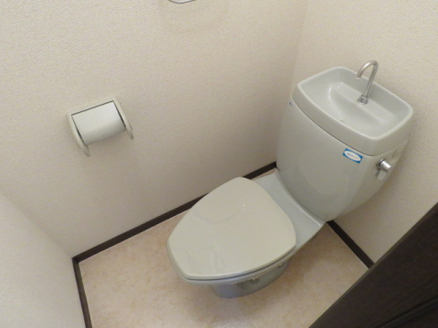 トイレ　※同型タイプの参考写真となります。