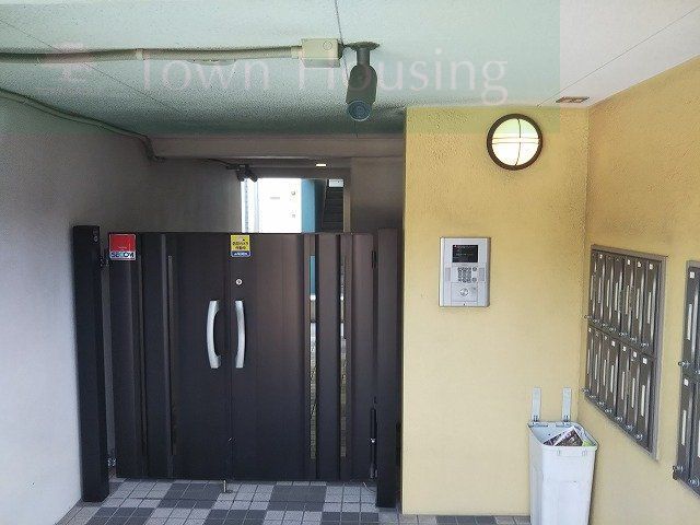 エントランス　オートロックゲート付き。