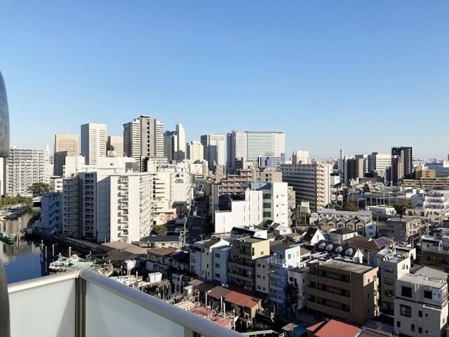 バルコニー　開放的で明るい空間を演出してくれるバルコニーです