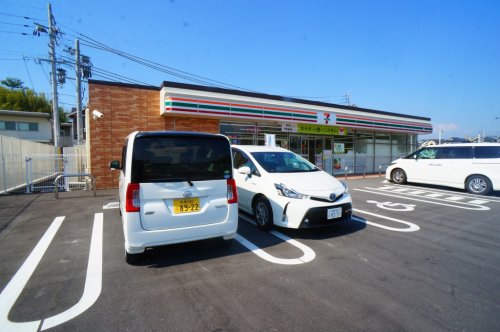 コンビニ　セブンイレブン 木津川城山台9丁目店（コンビニ）まで1549m