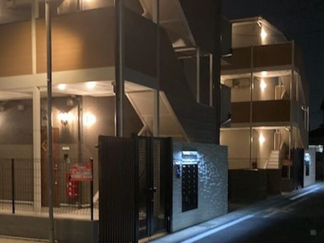 エントランス　落ち着いたエントランスです