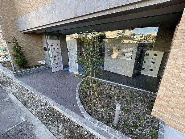 エントランス　オートロック完備