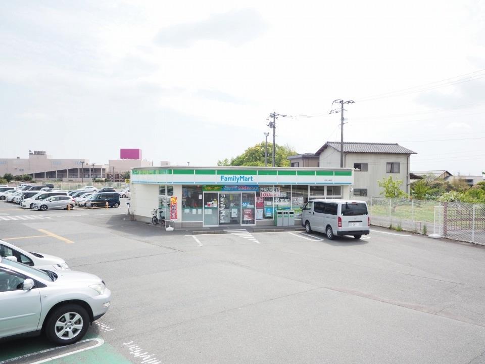 コンビニ　ファミリーマート（コンビニ）まで500m