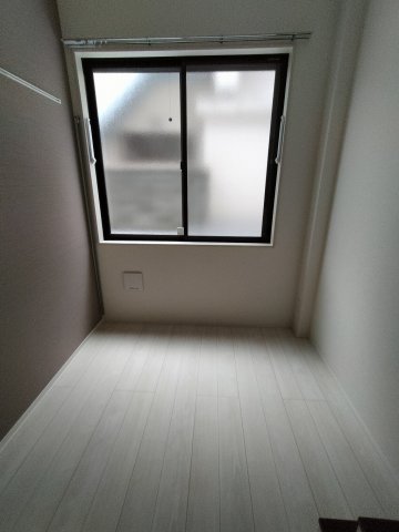 その他部屋・スペース　落ち着いた色調の寝室です