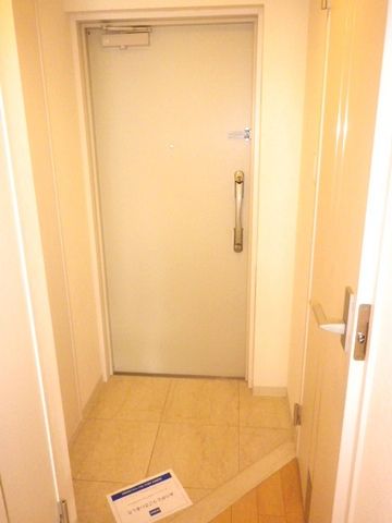 玄関　※同物件他部屋参考写真