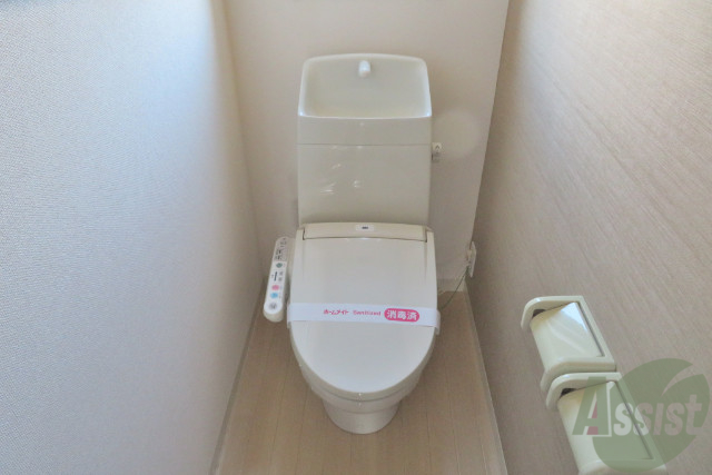トイレ　トイレはウォシュレット付きです。シャワートイレは嬉しいですね