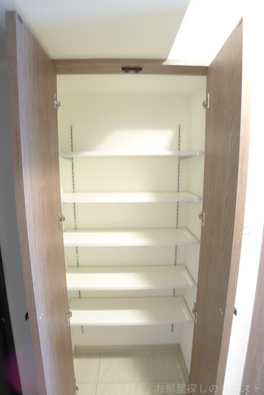 玄関　部屋によってカラータイプことなります。