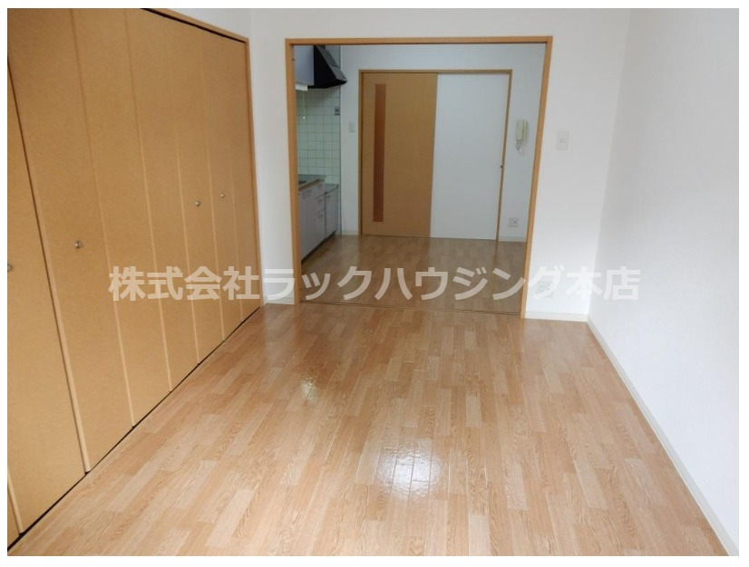 居室・リビング　写真は別室になります。現況を優先します。