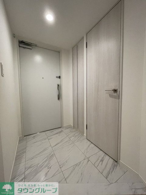 玄関　※写真は同タイプ住戸です。