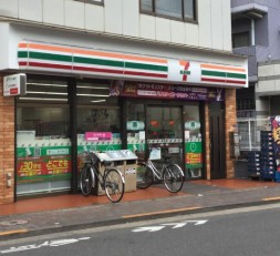 コンビニ　セブンイレブン（コンビニ）まで248m
