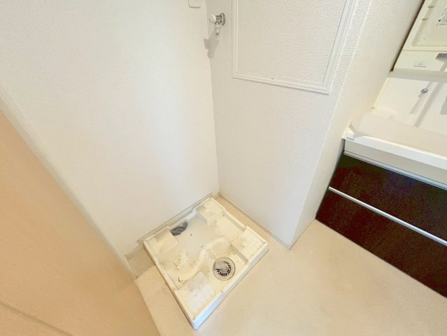 その他設備　嬉しい室内洗濯機置場。これで洗濯機も長持ちしますね。