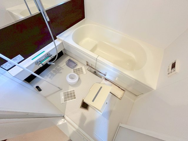 バス・シャワールーム　広めのお風呂は一日の疲れを癒してくれます。