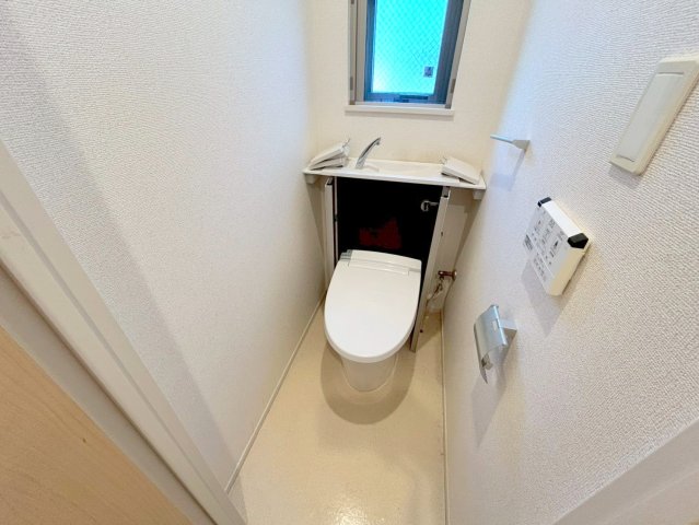 トイレ　綺麗なトイレにはウォシュレット標準装備です。