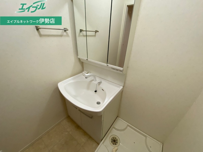 洗面設備　同型参考写真