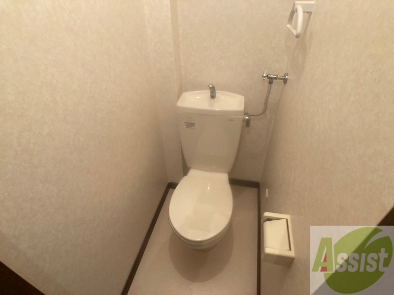 トイレ　こちらはトイレです。清潔感があり、安心して使用できます。