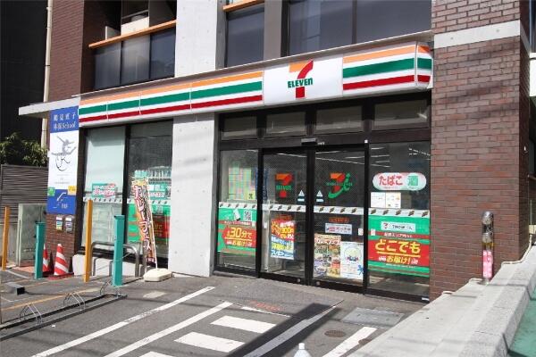 コンビニ　セブンイレブン市谷柳町店（コンビニ）まで76m