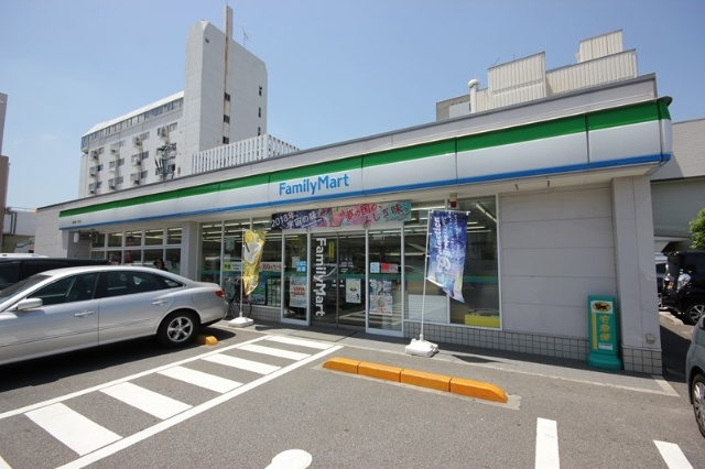 コンビニ　ファミリーマート富田橋一丁目店（コンビニ）まで117m
