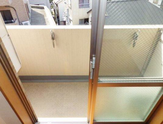 バルコニー　★洗濯物を干すスペース充分に取れます★