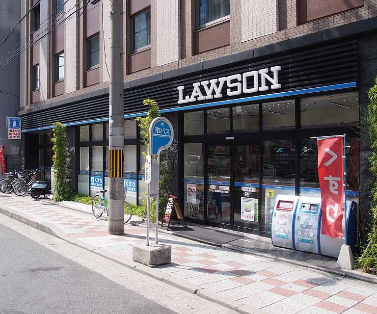 コンビニ　ローソン京都駅東塩小路支店（コンビニ）まで700m