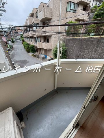 バルコニー　お洗濯にも便利なバルコニー付き