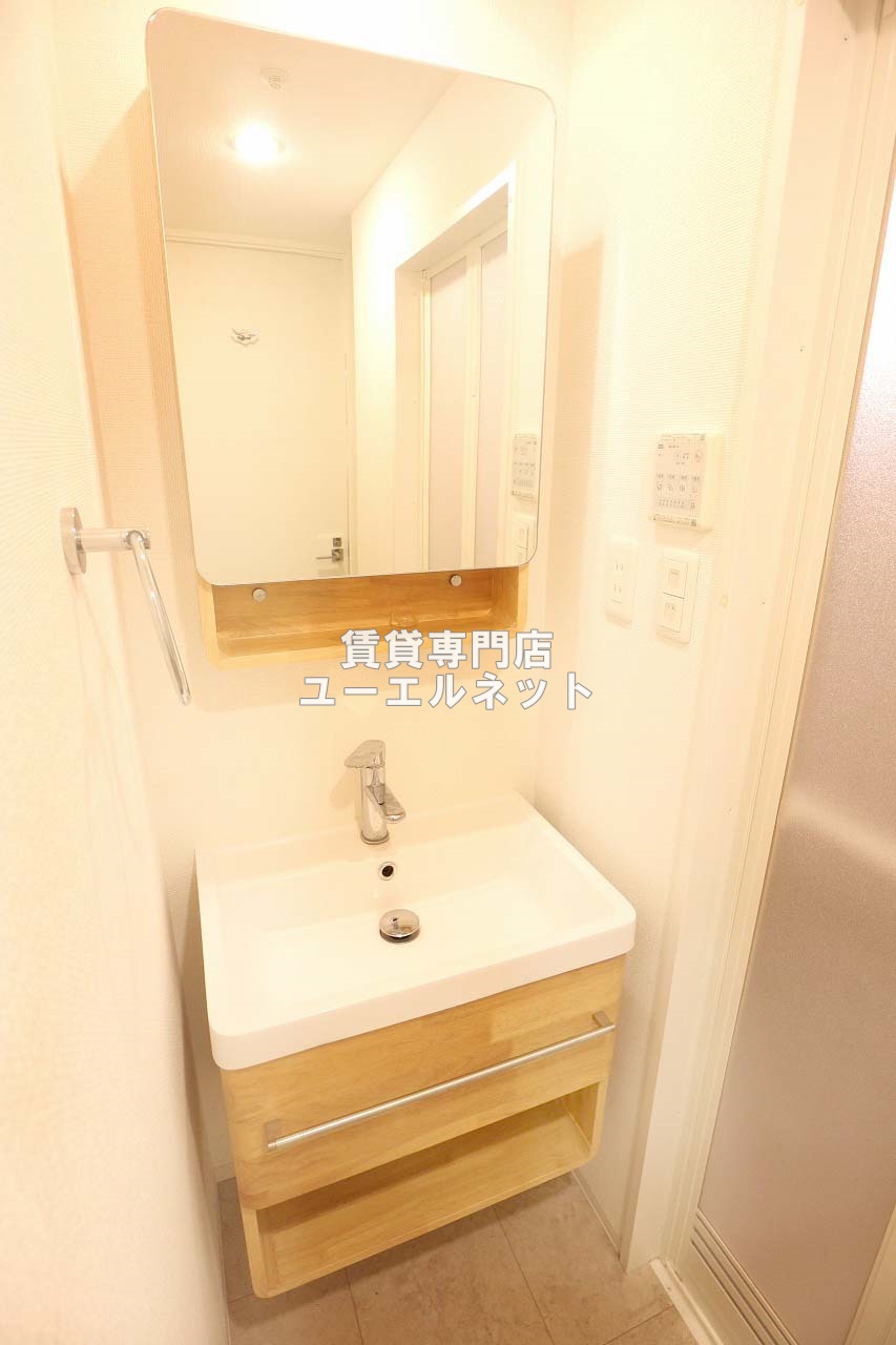 洗面設備　清潔感ある独立洗面台で毎日気持ちよく♪