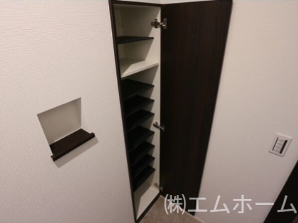 玄関　シューズボックス付