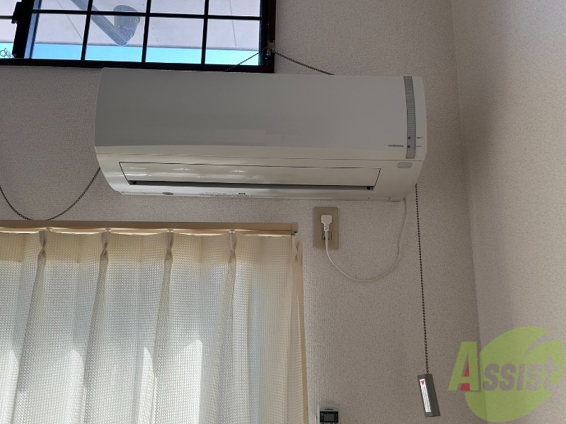 その他設備　エアコンです。戸を開ければキッチンも快適な温度になりますね。