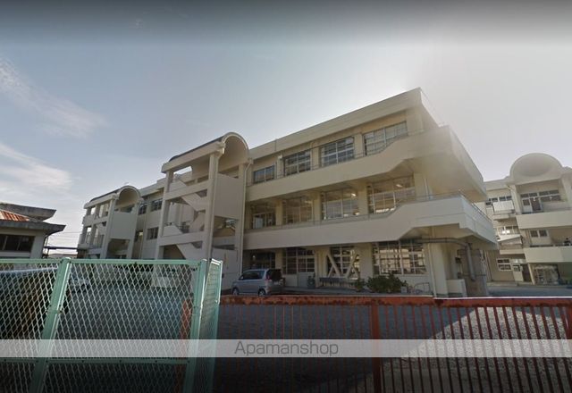 中学校　宮浦中学校（中学校）まで1594m