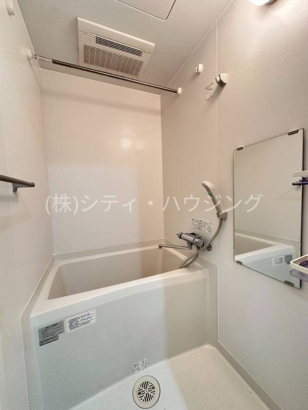 バス・シャワールーム　別部屋の参考写真です