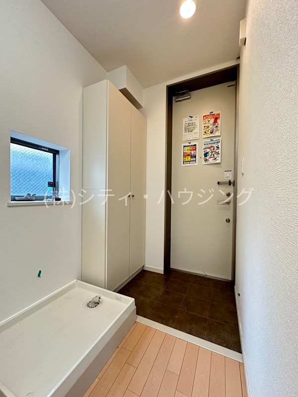 玄関　別部屋の参考写真です