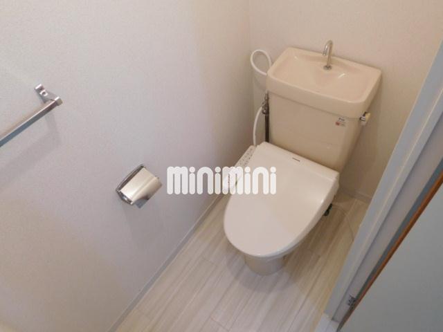 トイレ　温水洗浄便座が備え付きですよ。