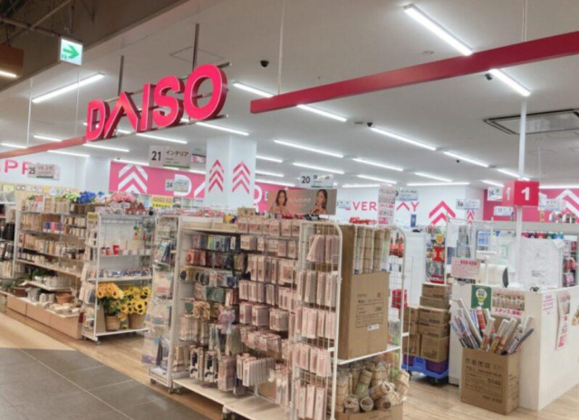 ショッピングセンター　ダイソー有明ガーデン店（ショッピングセンター）まで799m