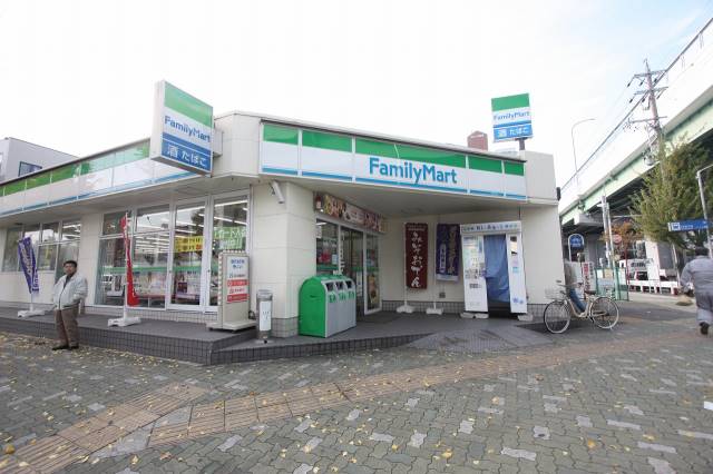 コンビニ　ファミリーマート　岩塚駅前（コンビニ）まで81m