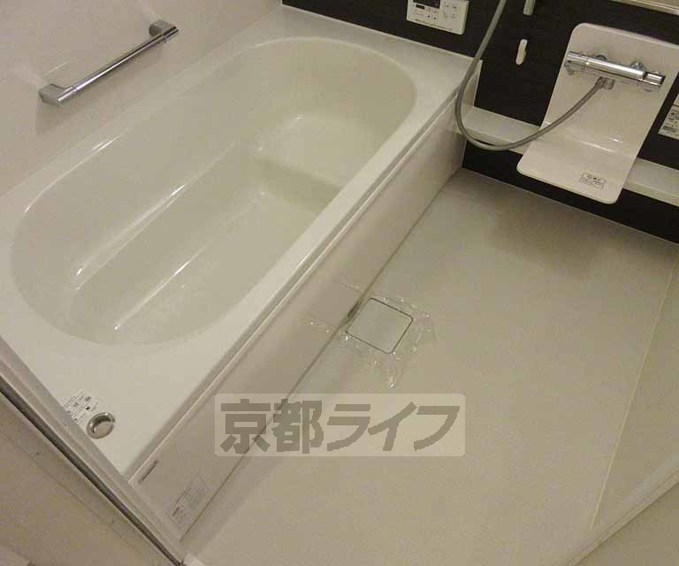 バス・シャワールーム　浴槽が広いのでゆったり浸かれます！